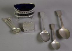 SMALL MIXED LOT OF ELECTROPLATE, comprising: VICTORIAN OVAL OPEN SALT with blue glass liner, SET
