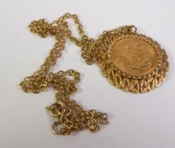 ELIZABETH II FULL SOVEREIGN LOOSE MOUNTED IN A 9CT GOLD TEXTURED FRAME TO A BELCHER CHAIN, London,
