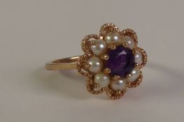 9CT GOLD AMETHYST AND CULTURED PEARL CLUSTER RING, a round-cut amethyst within a border of