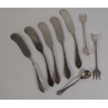SET OF FIVE FOREIGN STERLING SILVER BUTTER KNIVES, together with a PAIR OF SILVER HORS D’OUVRES