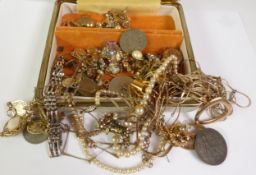 A QUANTITY OF COSTUME EARRINGS AND VARIOUS COSTUME JEWELLERY