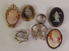 9ct GOLD MOUNTED CARVED SHELL CAMEO BROOCH, 9.4gms gross, also FIVE COSTUME BROOCHES and a WHITE