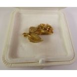 9CT GOLD ROSE BROOCH, realistically cast with brush polished leaves, import London 1978, 3.5cm by
