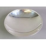 GEORGE VI PLAIN SILVER FOOTED DISH, of shallow form with beaded border, 2 ¼” (5.7cm) high, 8” (20.