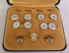 GENTLEMAN'S 18ct GOLD AND PLATINUM DRESS SET OF 8 PIECES, octagonal top set with mother o'pearl with