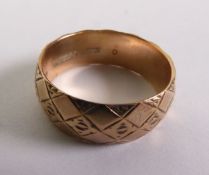 9ct GOLD BROAD BAND RING, with engraved and faceted diamond pattern, ring size ‘O’, 4.5gms