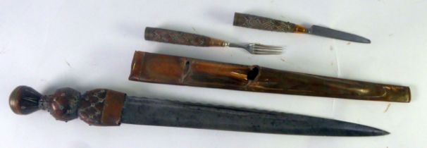 MILITARY DIRK: An early 19th century military dirk by G. Hunter & Co., with 33.5cm etched double