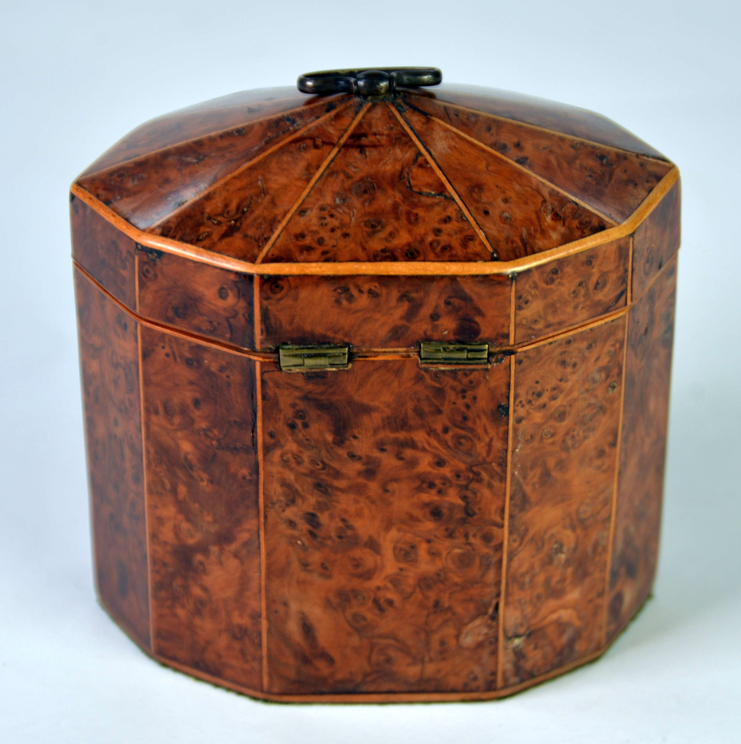 GEORGE III YEWTREE WOOD and BOXWOOD STRUNG DECAGONAL TEA CADDY with BRASS carrying handle, lidded - Image 2 of 3