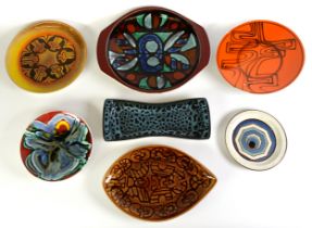 POOLE POTTERY: Group of 1960s/70s Poole Pottery plates and chargers including Aegean and later
