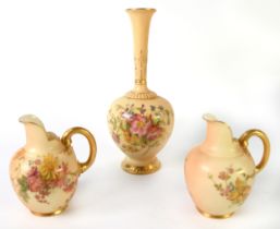 EARLY TWENTIETH CENTURY ROYAL WORCESTER PORCELAIN VASE transfer printed with flowers on blushed