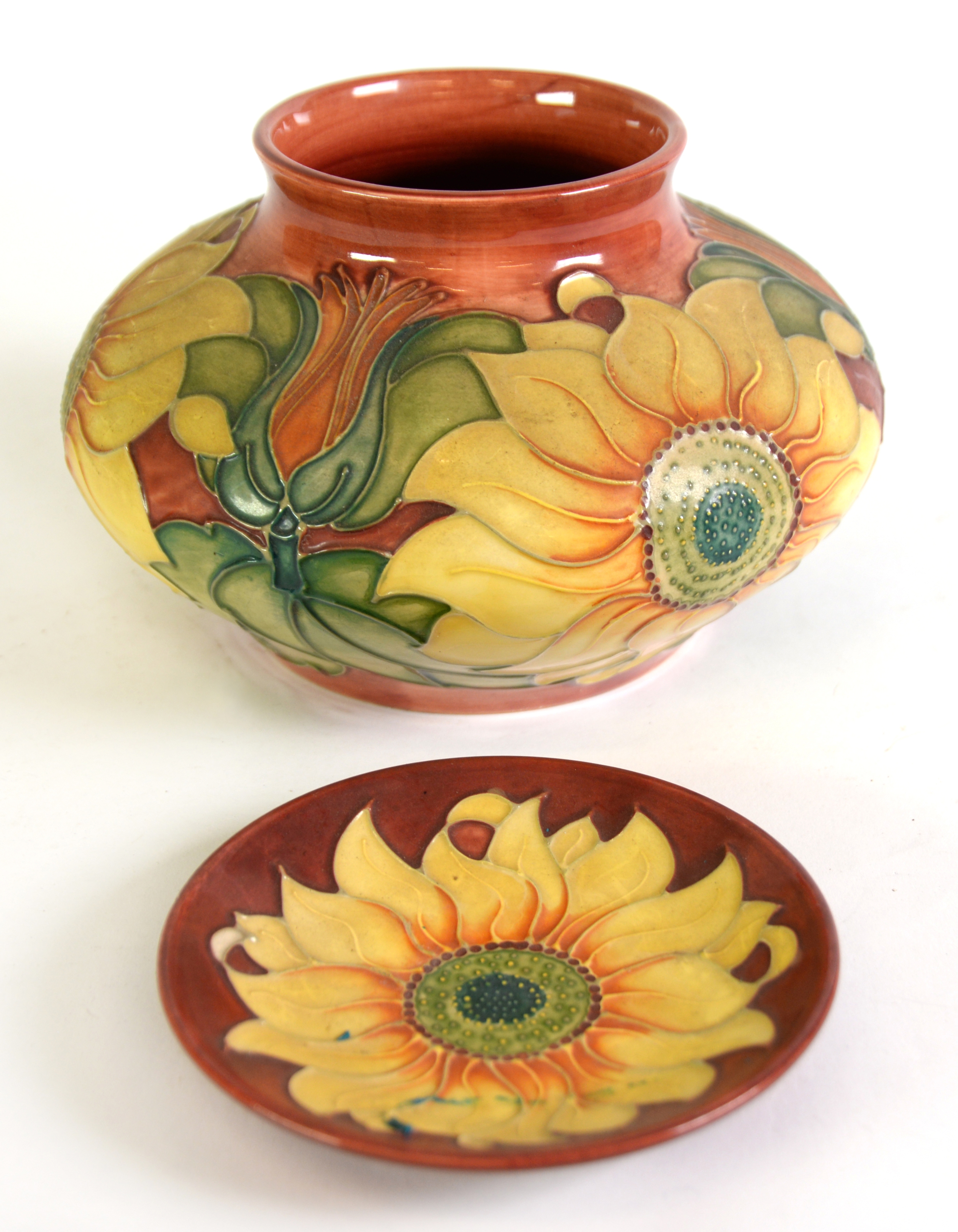 MOORCROFT POTTERY SQUAT CIRCULAR BOWL, with tube lined decoration of three large yellow sunflowers - Bild 2 aus 2