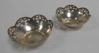 PAIR OF NORTH AMERICAN BRITANNIA STANDARD SILVER BON BON DISHES, each of circular form with stylised