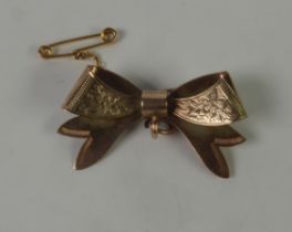 9ct GOLD FLORAL ENGRAVED BOW PATTERN FOB BROOCH, with suspension ring for a fob watch and a chain, 4