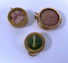 TWO 9ct GOLD GLAZED FRONT CIRCULAR BOX CHARMS, each containing a folded bank note, one with a £1