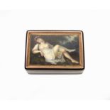 EARLY 19th CENTURY FRENCH TORTOISESHELL CLAD GOLD SNUFF BOX, the pictorial painted hinged lid