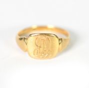 18ct GOLD SIGNET RING with engraved monogram, Chester 1937, 2.2gms, ring size I/J