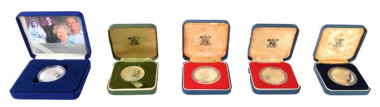 SILVER PROOF COINS: three Silver Jubilee commemorative silver proof crowns, in presentation cases; a