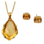 A citrine necklace and earring set