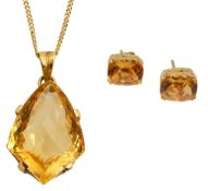 A citrine necklace and earring set