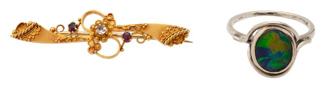 A 15ct yellow gold and gem-set bar brooch