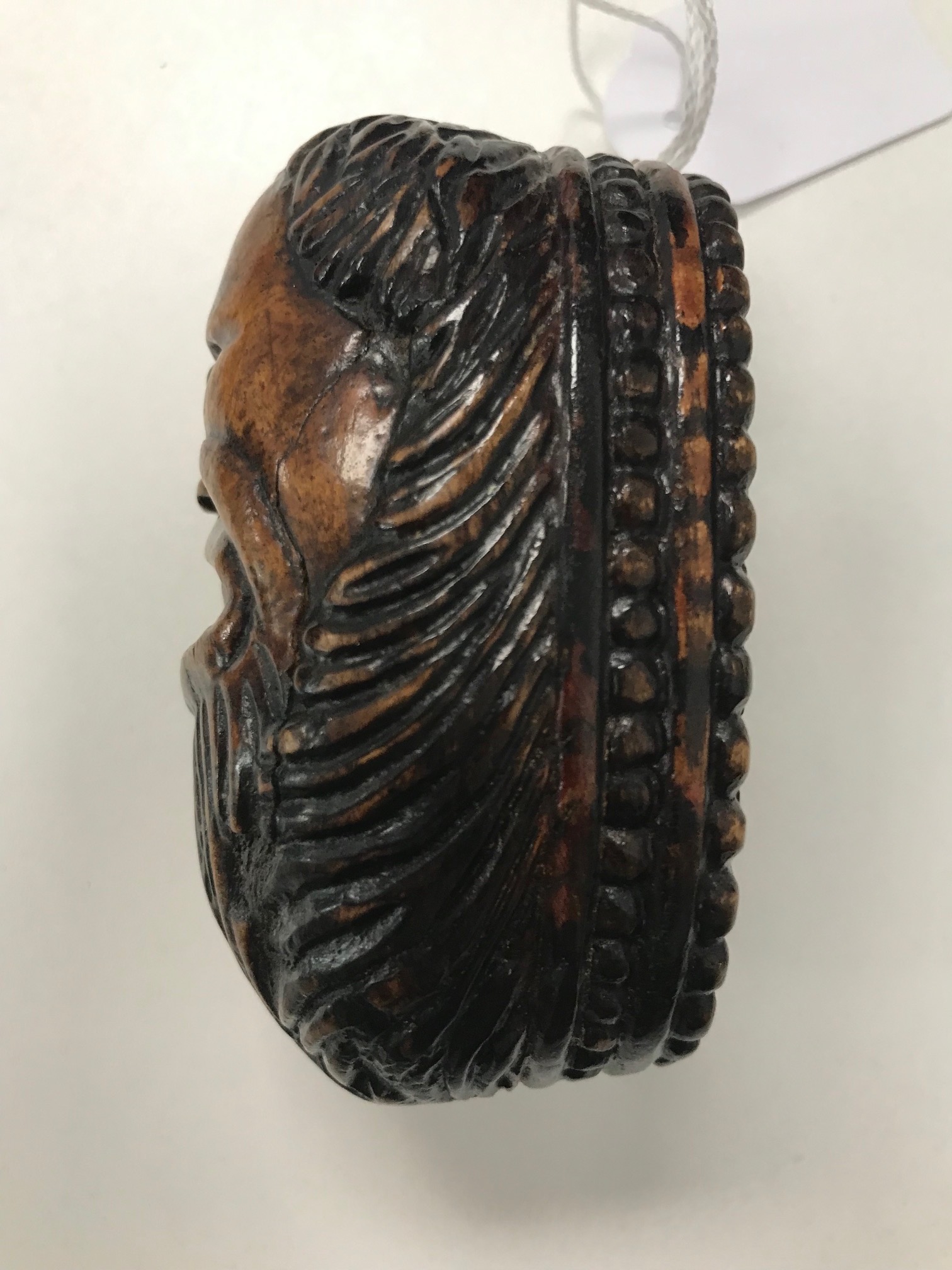 A 19th century treen burrwood snuff box carved as a bearded mans face - Image 5 of 6