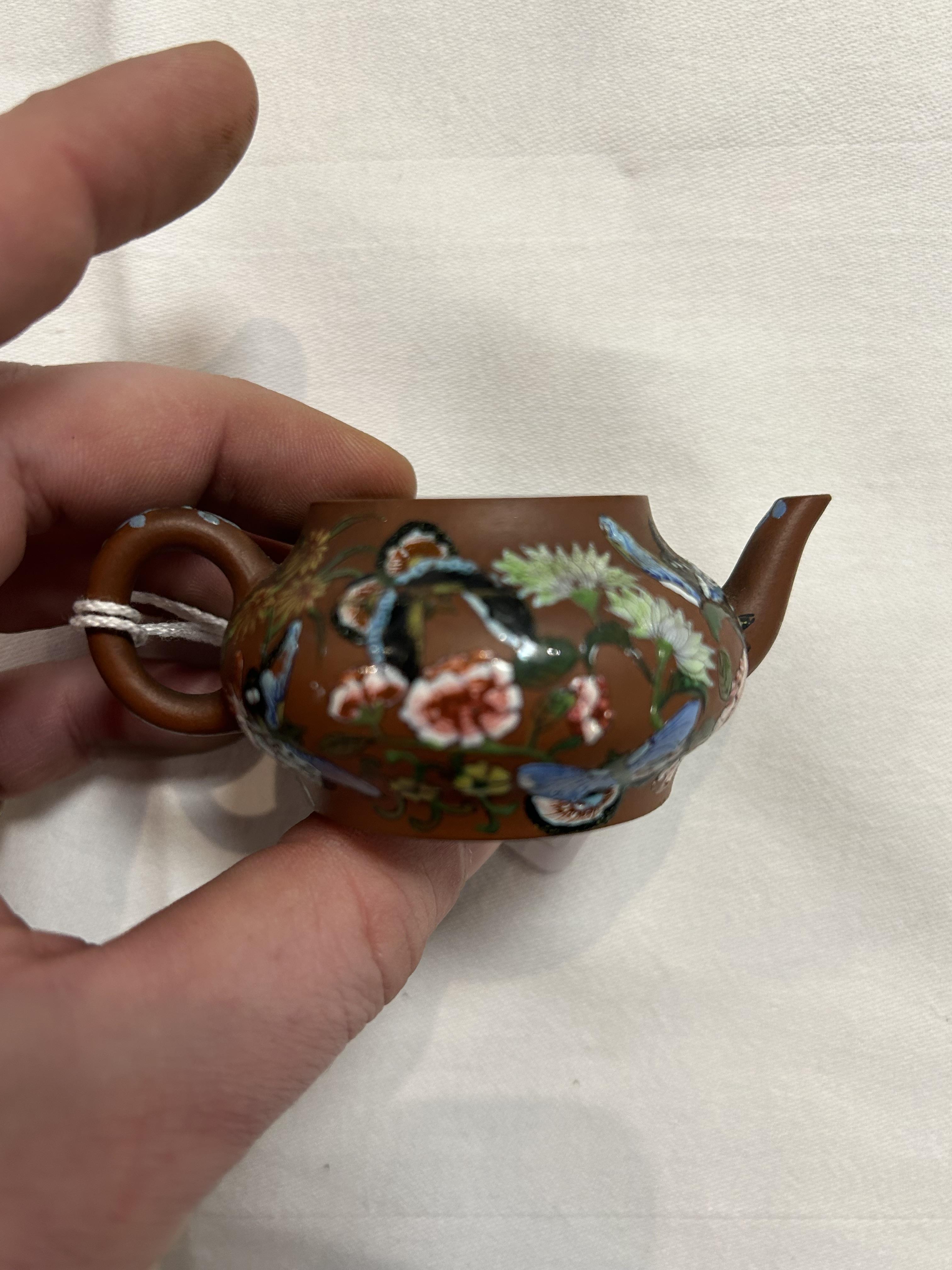 A Chinese miniature Yixing teapot and cover decorated in famille rose enamels - Image 6 of 6