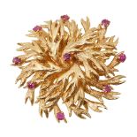 A 9ct yellow gold textured tiered frond brooch