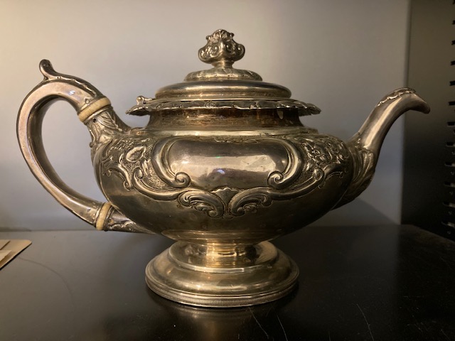 A Scottish George IV silver three piece pedestal tea service - Image 2 of 4