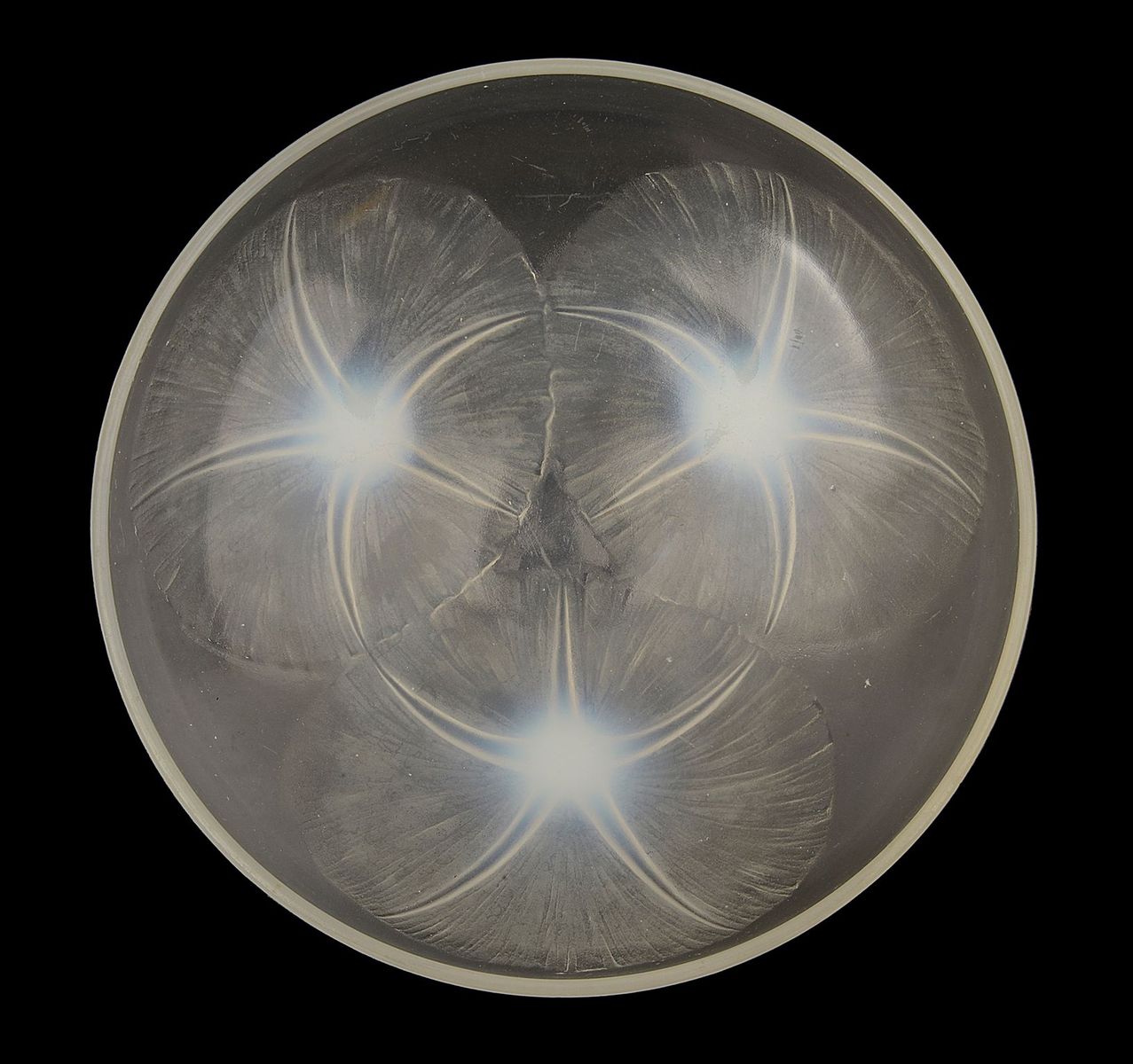 Rene Laique (1860-1945) A Volubilis pattern opalescent glass bowl - Image 2 of 3