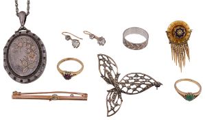 A group of lady's jewellery
