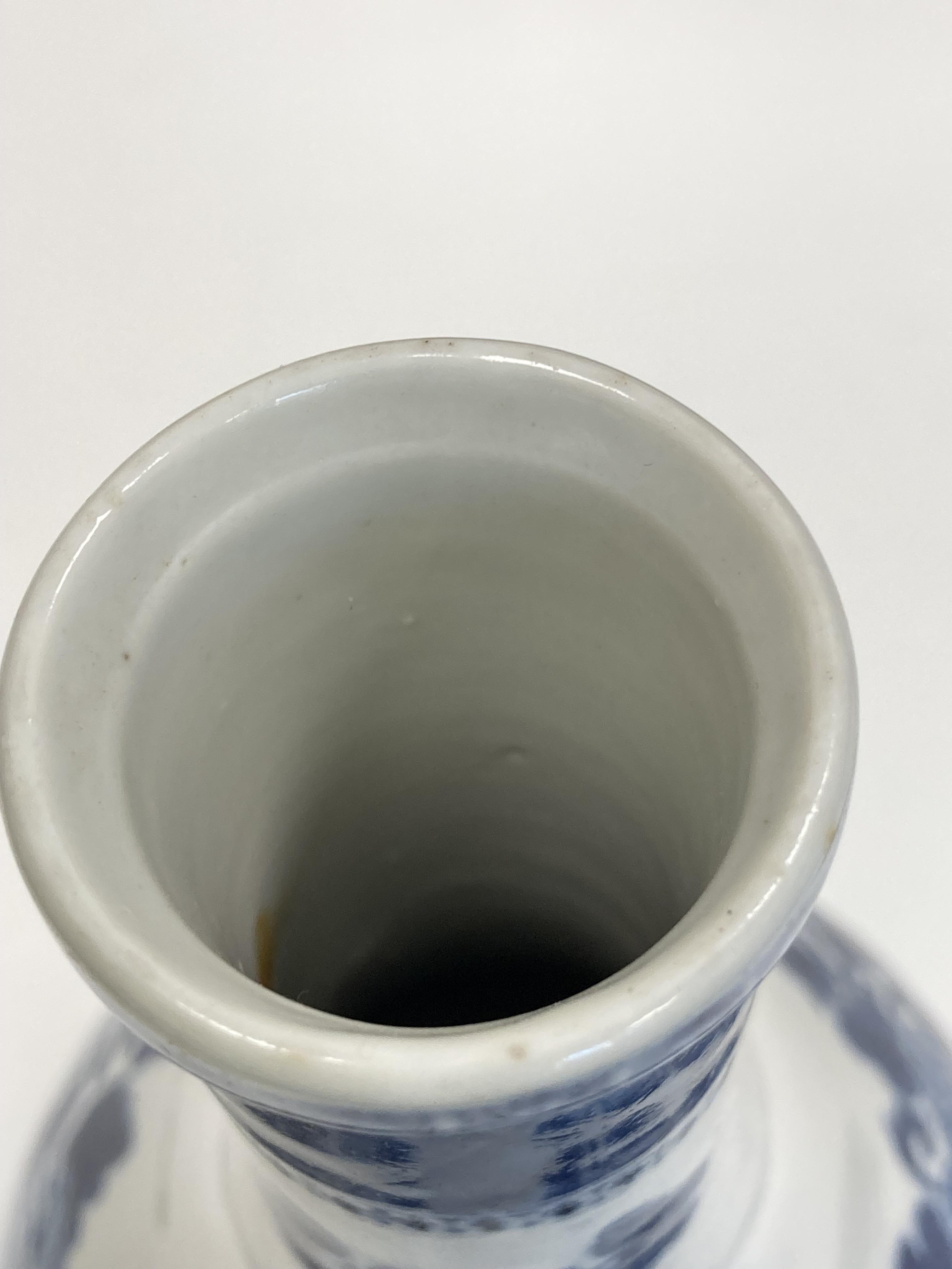 A Chinese blue and white bottle vase - Image 8 of 9