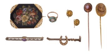 An assorted group of lady's jewellery