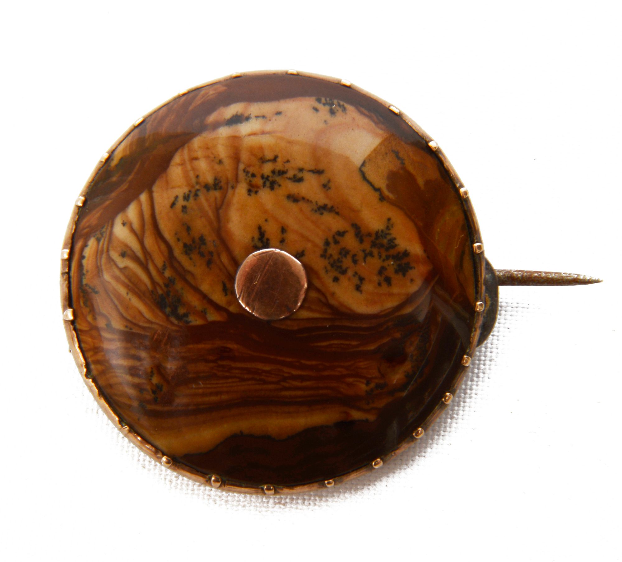 A Georgian moss agate target brooch