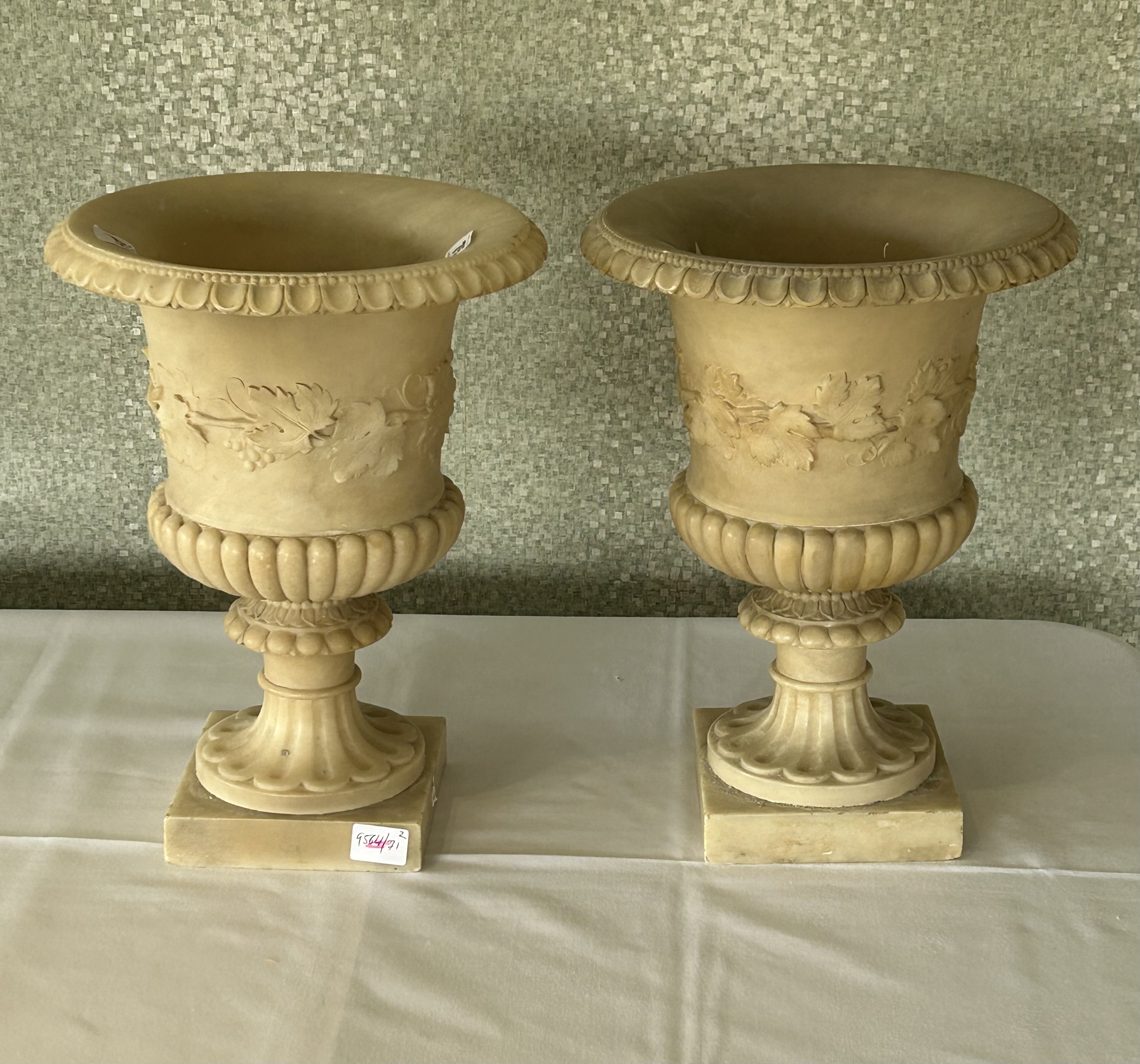 A pair of large 19th century Italian Grand Tour alabaster urns - Image 5 of 5