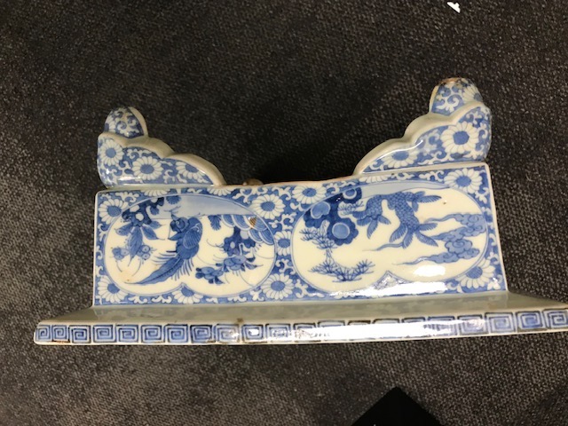 A large blue and white porcelain rectangular jardiniere - Image 7 of 12