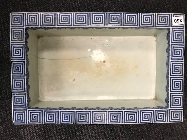 A large blue and white porcelain rectangular jardiniere - Image 11 of 12