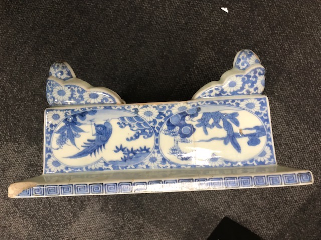 A large blue and white porcelain rectangular jardiniere - Image 10 of 12