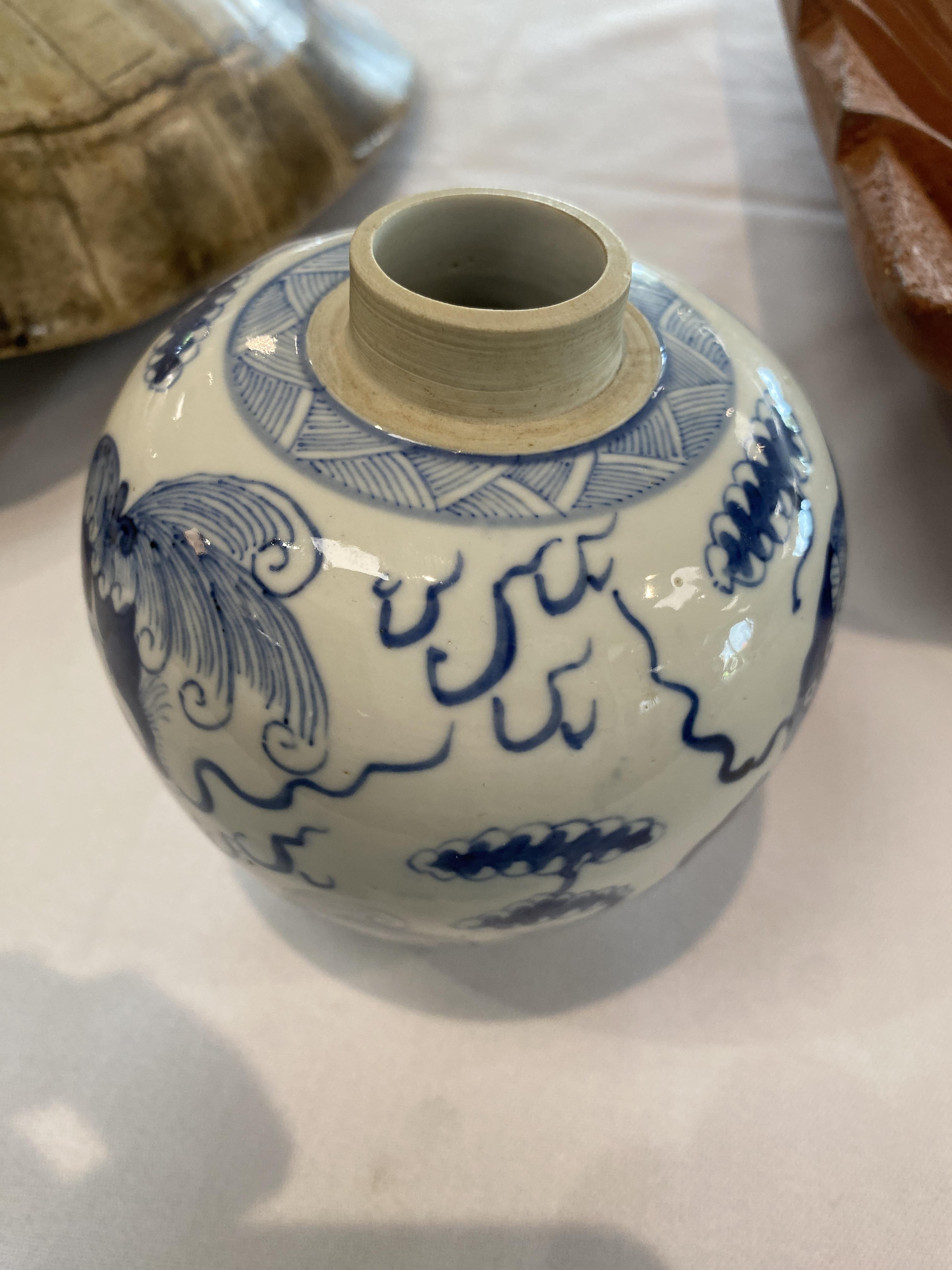 A small 19th century Chinese blue and white porcelain ginger jar - Image 6 of 8