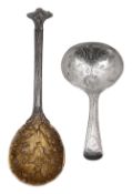 Vict. cast silver caddy spoon and a George III silver caddy spoon (2)