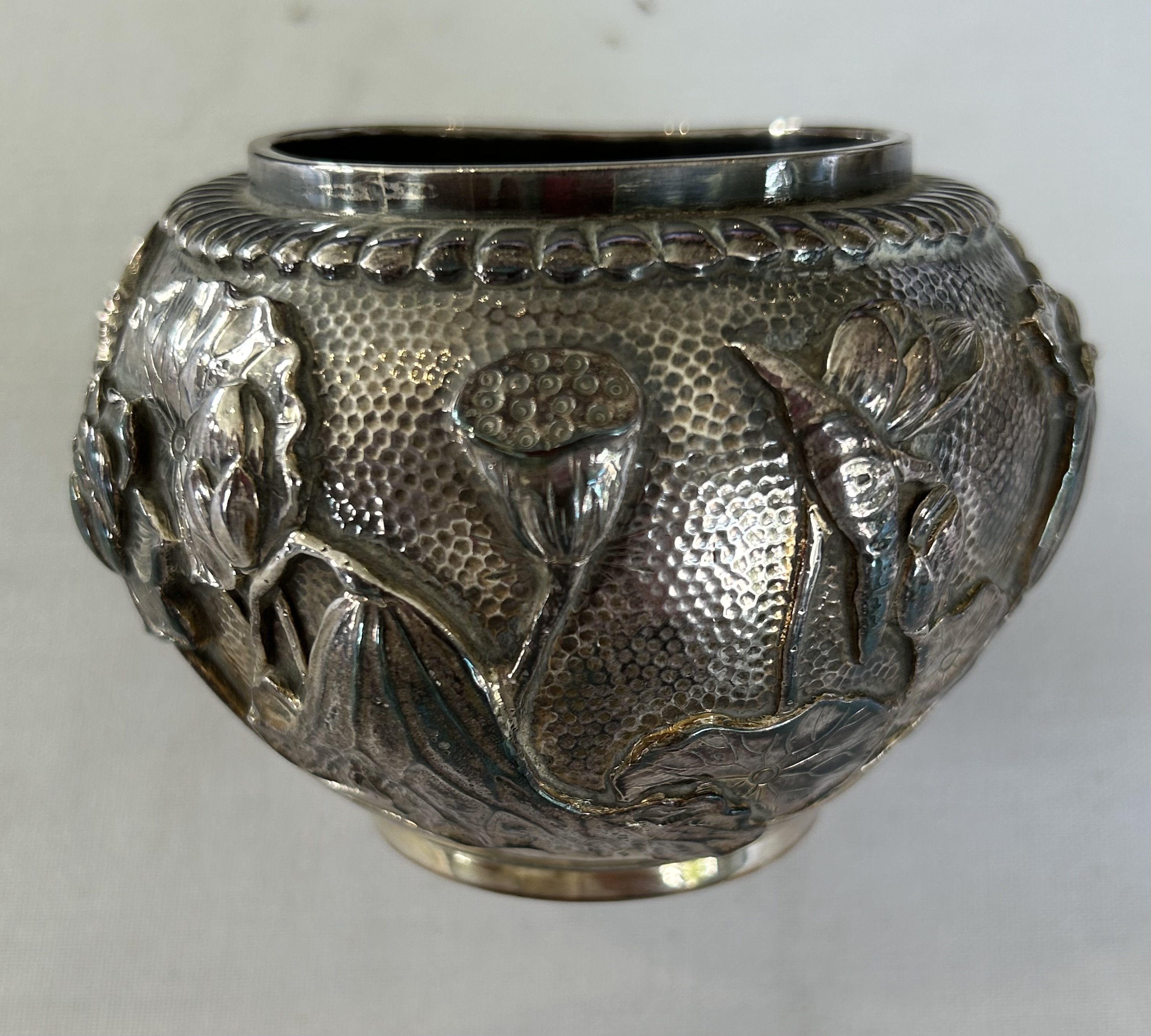 A Japanese Meiji period silver vase - Image 4 of 4