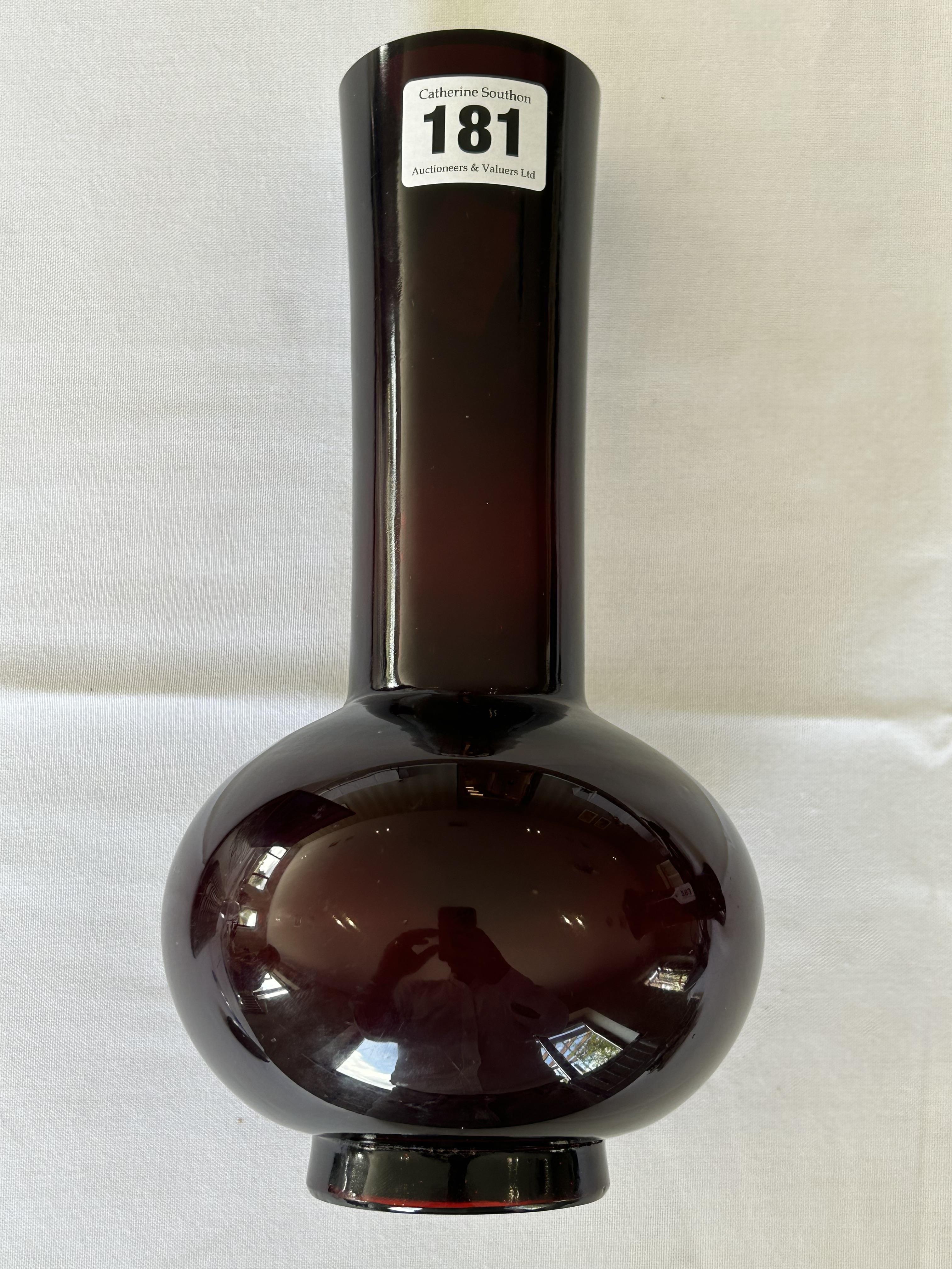 A Chinese amber red Peking glass bottle vase - Image 6 of 15