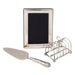 An Elizabeth II silver frame, and toast rack and fish slice (3)