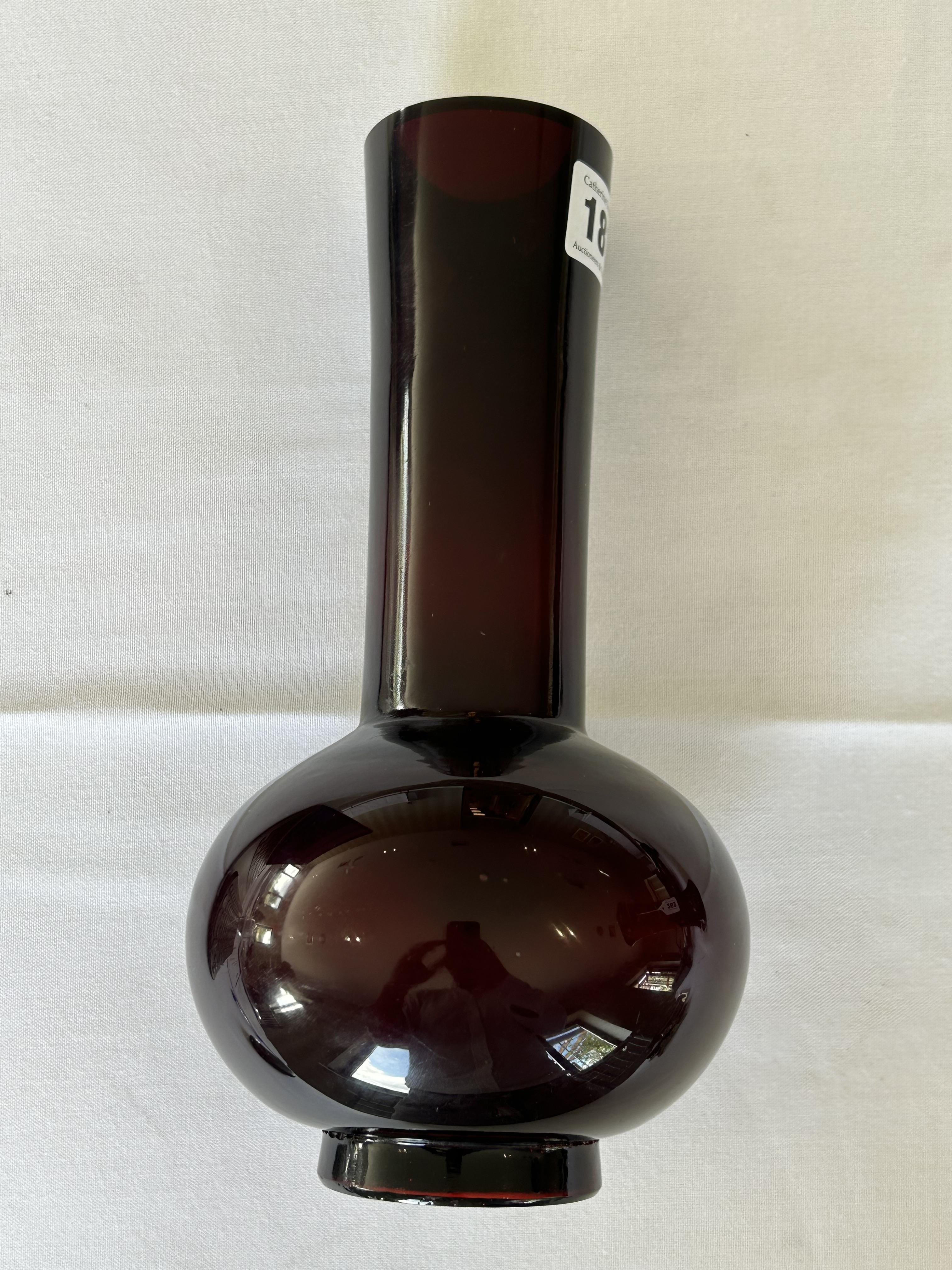 A Chinese amber red Peking glass bottle vase - Image 4 of 15