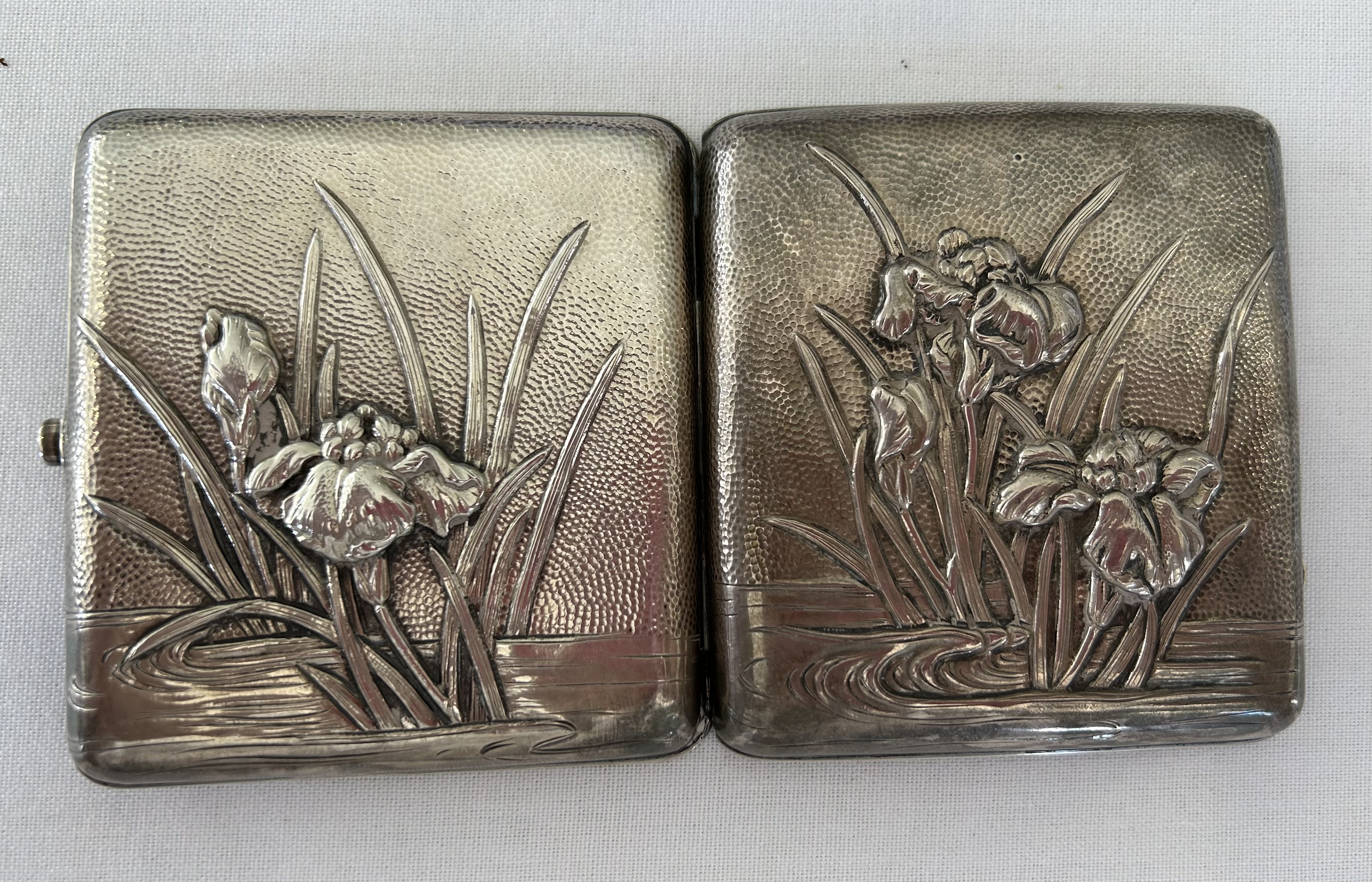 A Japanese Meiji period silver repousse cigarette case - Image 3 of 4