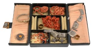 A leather jewellery case and contents