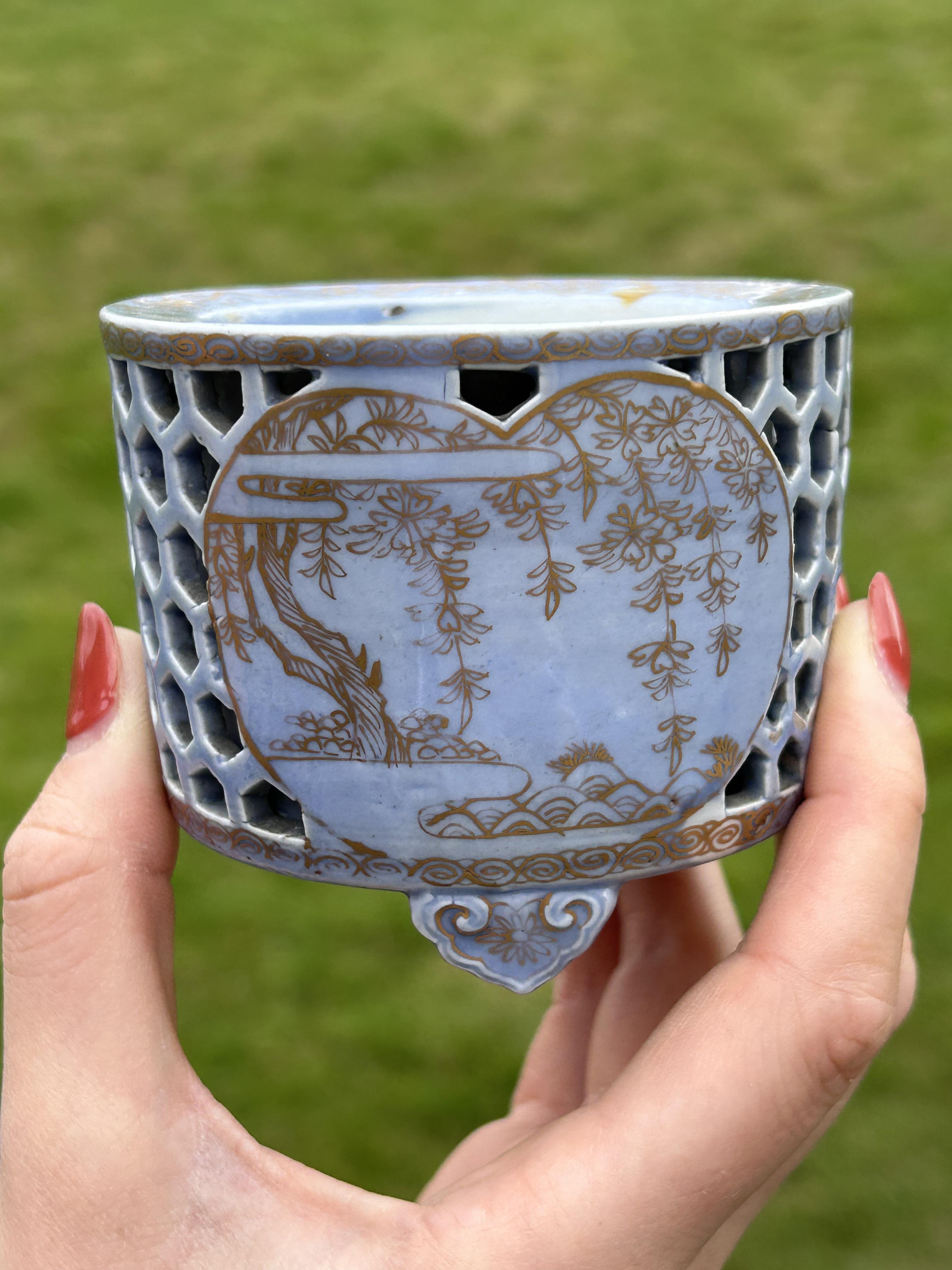 A Japanese Edo period reticulated Hirado porcelain koro - Image 7 of 8