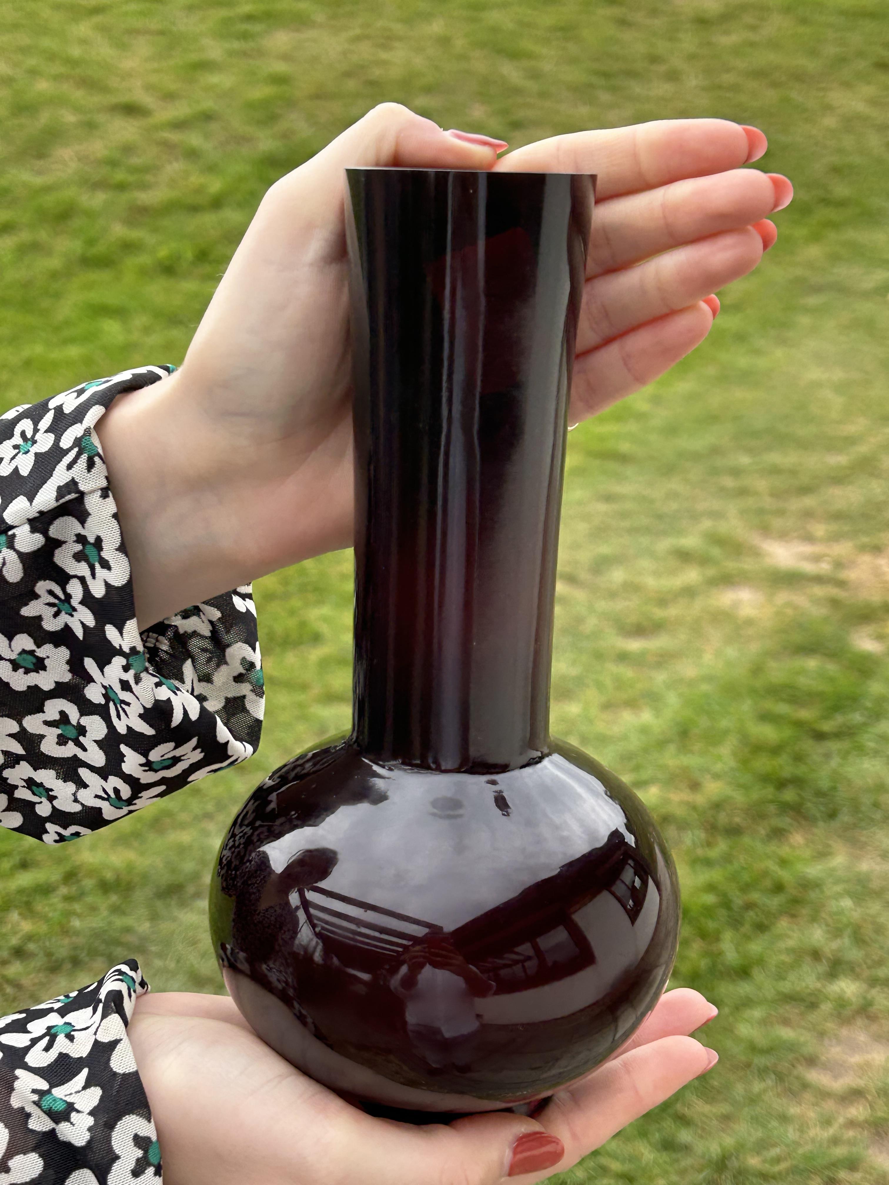 A Chinese amber red Peking glass bottle vase - Image 12 of 15