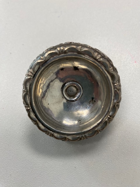 A 19th century Japanese silver ashtray netsuke - Image 5 of 5