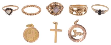 A group of assorted jewellery