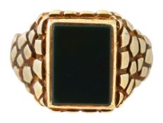 A 9ct gentleman's signet ring